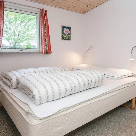 4 Star In Juelsminde *